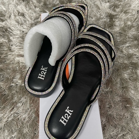 H2K Black with bling flip flop shoe - Picture 6 of 9